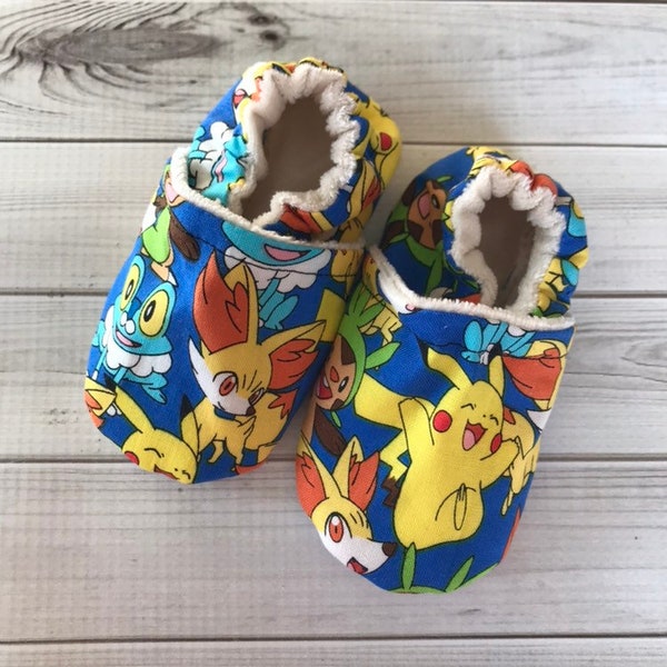 Pokémon baby shoes, crib booties, custom size preemie, newborn, baby shower gift, toddler slippers, moccasins Pikachu, Froakie, Chespin