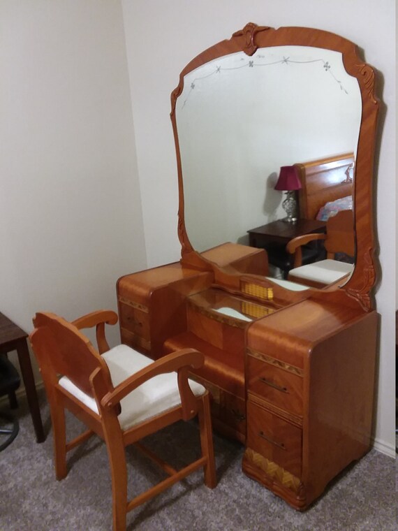 Waterfall Vanity Mirror Clips Vanity Ideas