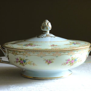 Noritake Vintage Round Covered Vegetable/Serving Bowl with Cover. Sherwood Pattern 3926. Made in Japan.