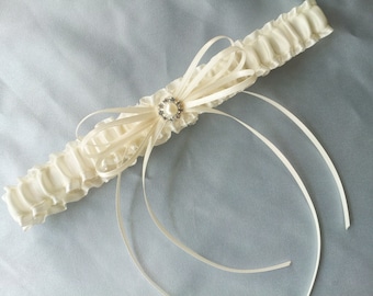 Ivory Toss Garter Pearl Bridal Garter Wedding