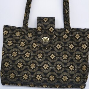 Bolso tote de tela con medallones negros y dorados original hecho a mano