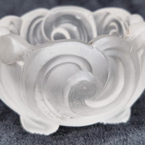 Petite coupelle de Sevres dans le style René Lalique, France