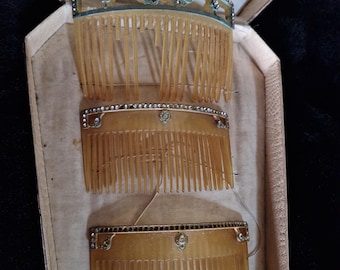 Antik ask med 3 hårkammar av celluloid och strass – Art Nouveau