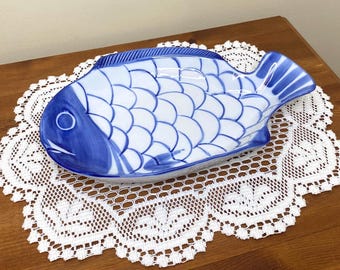 Blauw-wit visbord van Dansk Arabesque | Vintage midden van de eeuw modern