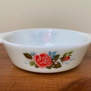 Vintage JAJ (Pyrex) Rose design casserole/baking dish #513 made in England