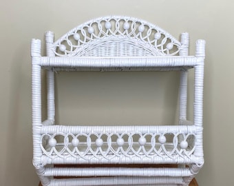 Vintage Wicker Rattan Wall Hanging Shelf with Towel Bars – Vintage Home Storage