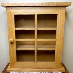 Vitrina vintage para colgar en la pared, con puerta de cristal y 3 estantes, decoración rústica de pared estilo cabaña, estante para baratijas.