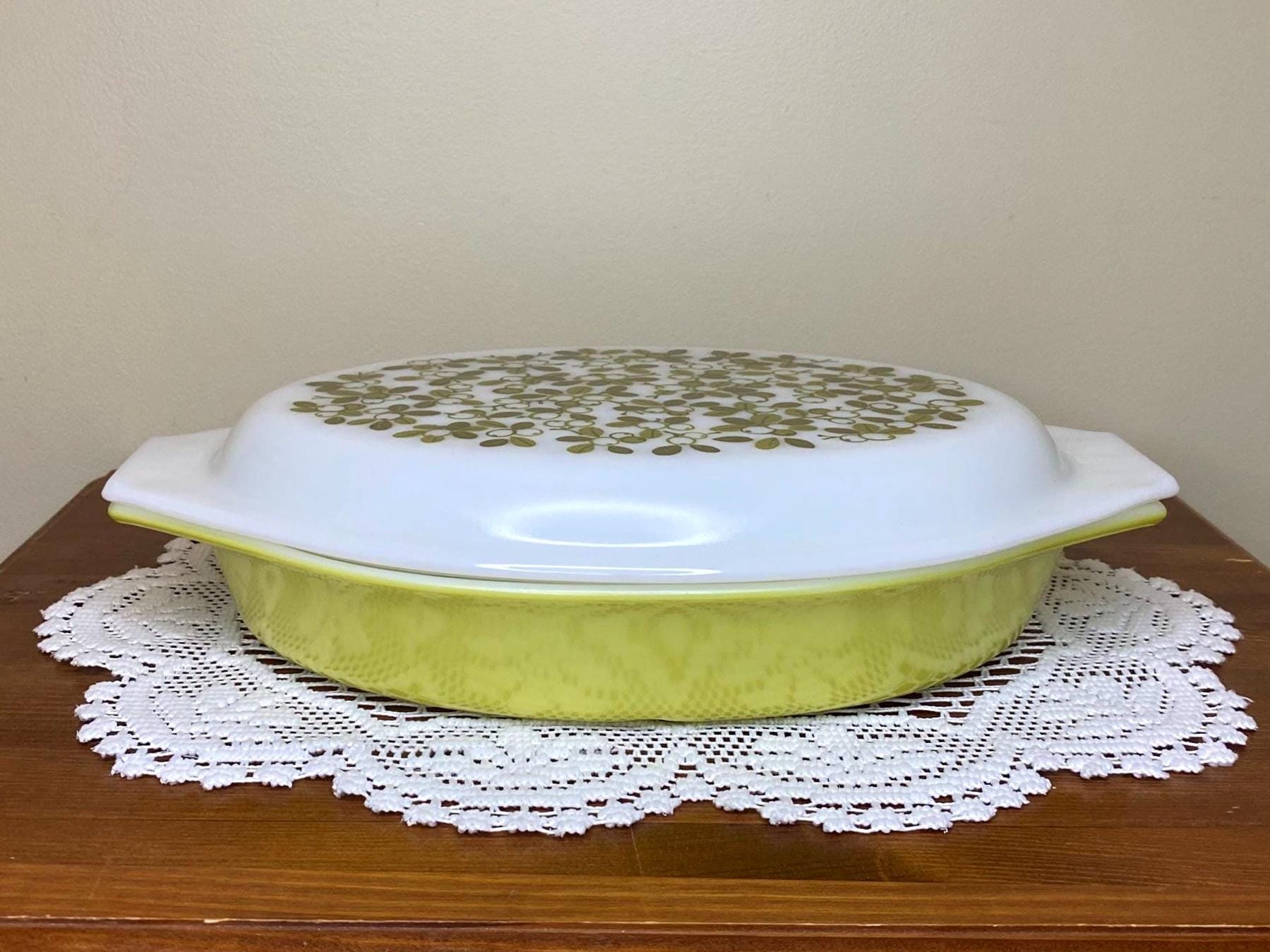 Vintage Pyrex Verde Green Quart Divided Casserole Dish With