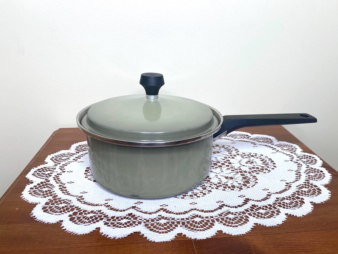 Bouilloire électrique West Bend, vert avocat, casserole n