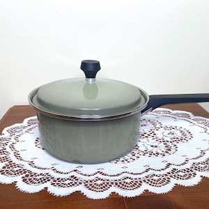 Vintage West Bend Town House Avocado Green Handled Pot with Lid – Retro Stock Pot – Mid-Century Kitchen Cookware – Made in USA
