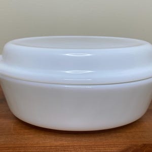 Vintage Fire King white milk glass casserole dish with lid #433