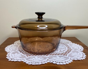 Panela de vidro marrom de 2,5 litros da Visions Corning USA com tampa Pyrex - Utensílios de cozinha modernos de meados do século XX - Utensílios de cozinha vintage