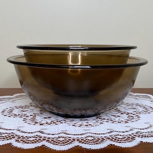 Vintage Pyrex Brown Mixing Bowls Set of 2 - Classic Retro Kitchenware - Mid-Century Modern - Collectible Kitchen Bowls