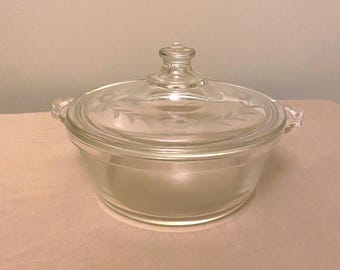 Vintage 1920s PYREX glass casserole/baking dish with etched glass flowers and leafs