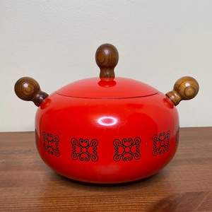 caquelon à fondue vintage en aluminium rouge et noir avec poignées en bois **NON utilisé pour une cuisinière ou un four !!**