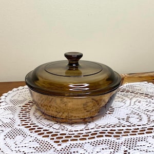 Pentola in vetro marrone Vintage Visions Corning USA da 0,5 l con coperchio PYREX - Pentole moderne di metà secolo - Pentole vintage