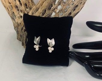 Vintage KREMENTZ Signed Silver-tone Leaves and Cultured Pearls ScrewBack Earring