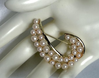 Vintage Faux Pearl Brooch – 2” Gold Tone Swirl Design Pin