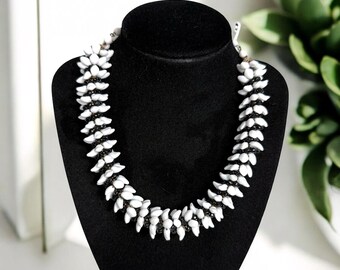Vintage 1950s Milk Glass & Black Glass Cluster Bead Necklace – 16”