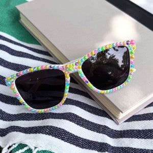 Gafas de sol con adornos de arcoíris estilo Wayfair, accesorios de moda únicos con orgullo arcoíris, gafas de sol para fiesta de cumpleaños, regalos para hermanas
