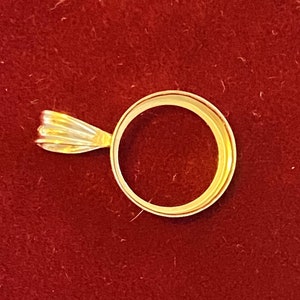 Colgante Espalda abierta Ajuste de bisel de 10 mm para cabina o piedra facetada -Relleno de oro amarillo de 14 k- Fianza o bucle de 10 mm (pared de 3 mm) - EE. UU. por mí -YGF en blanco