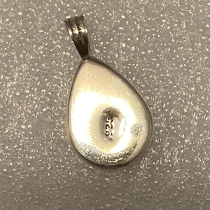 Colgante en forma de lágrima de plata de ley, tamaño 18x25, fianza sólida en el extremo puntiagudo