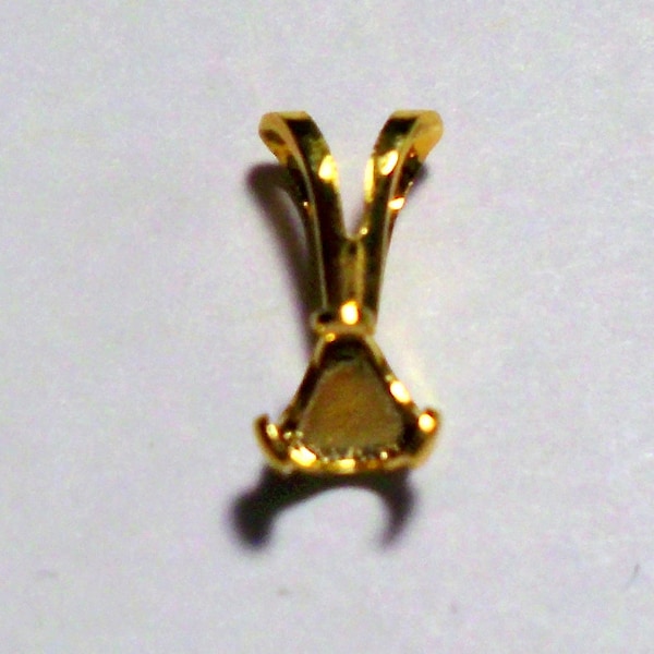 Pendant Blank mounting - yellow gold filled 4mm trillion prong setting with soldered rabbit ear bail (whole height is 9mm) Mails in 1-2 days
