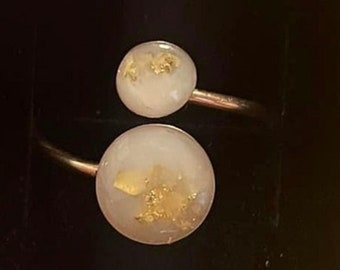 Anillo en blanco con derivación ajustable con 2 copas de bisel en plata esterlina 925 martillada de calibre 16, GF u oro macizo de 10 k (EE. UU.), piedra de resina de leche