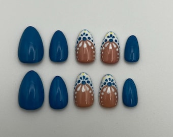 Short almond nails | Blue press-on set | simple nails