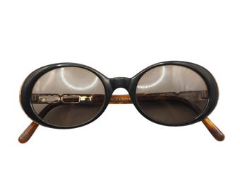 VINCE CAMUTO Black Sunglasses/women display picture 2