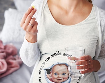 Camiseta premamá con diseño de bebé asomando - Divertida camiseta para anunciar el embarazo