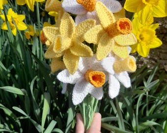 Crochet Daffodil Bouquet: Handmade Spring Flower Decor