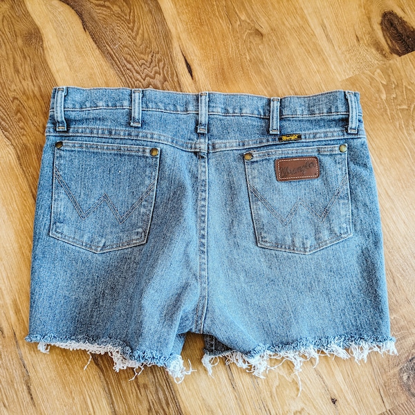 Vintage Wrangler Cutoffs Denim Shorts Retro 1980s 1990s 2000s Y2K 36 Stretchy Advanced Comfort Slim Fit