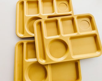 Carlisle Set of 4 Melmac Cafeteria School Lunch Food Tray 6 Compartments Yellow 