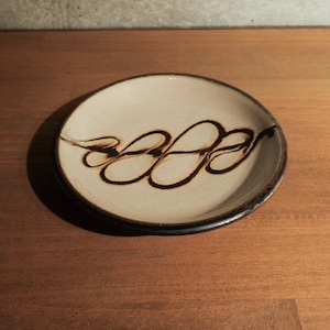 Shodai Pottery Plate Kumamoto Naoyuki Inoue Slipware Fumoto Kiln  Japanese Ceramic Plate  Ivory Brush Pattern