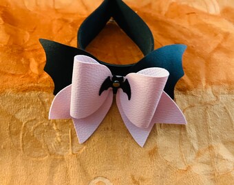 Fledermaus Schleife aus Kunstleder: Pastel Goth Schlüsselanhänger