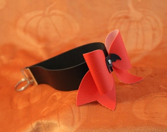 Batty Bow Schlüsselanhänger / Schlüsselanhänger in rot/schwarz