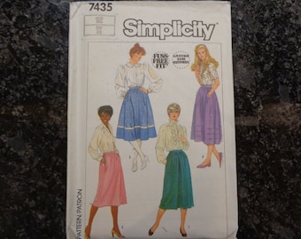 Vintage Simplicity 7435 misses' skirt pattern. Size 12. Factory fold.