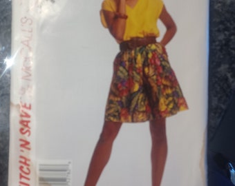 Vintage McCall's 5278 misses' top and culottes pattern. Sizes 12-16. Factory fold.