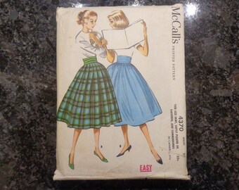 Rare vintage McCall's 4370 gathered or pleated skirt pattern.