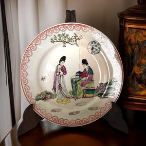 Vintage Macau handbemalter Porzellanteller - Chinesische Hofszene - Mid-Century Sammlerstück