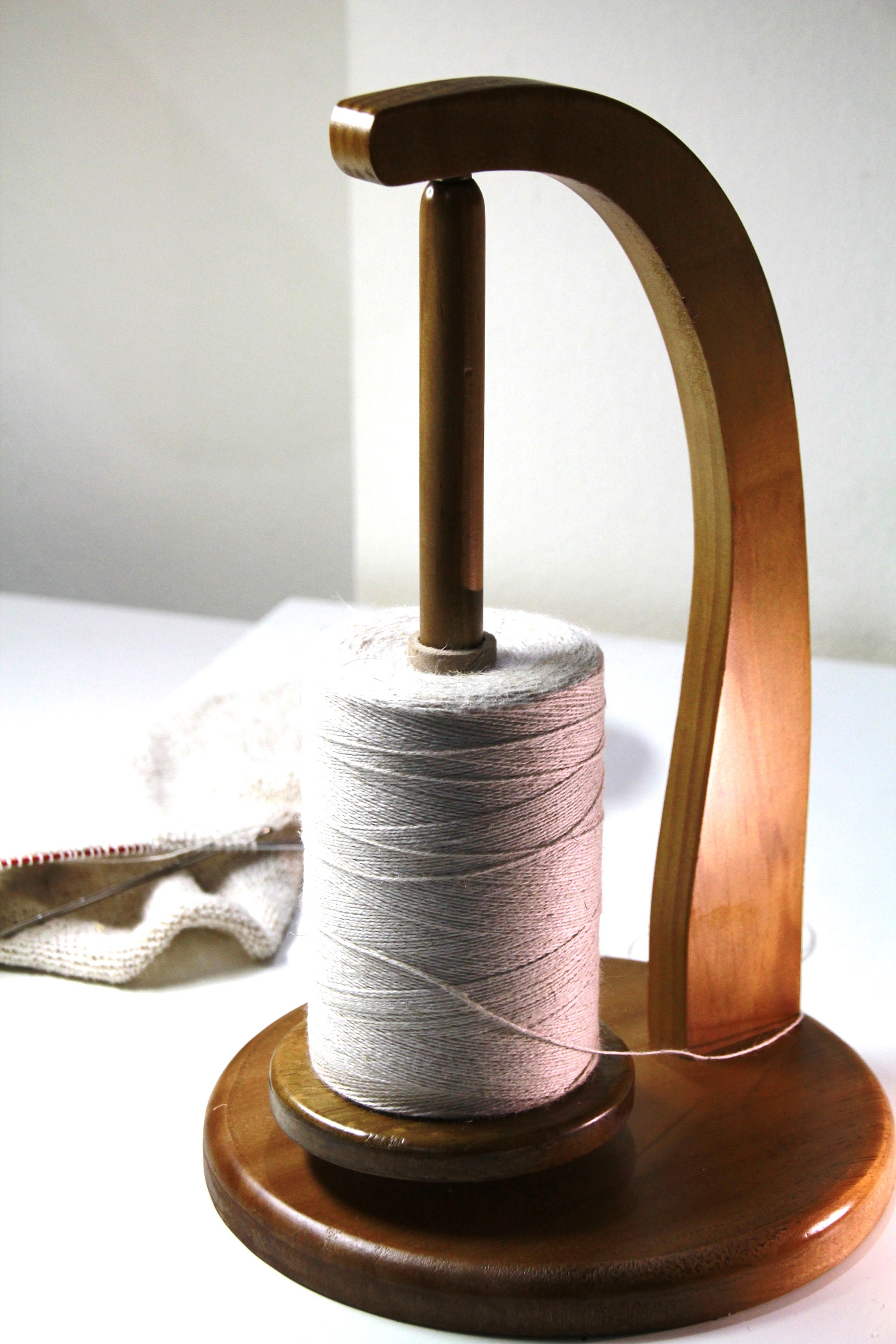  Wool Jeanie 磁性鐘擺紗針織和鉤針編織紗線餵食器: 藝術