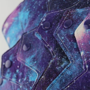 Set of 5 regular pads in Galaxy print.