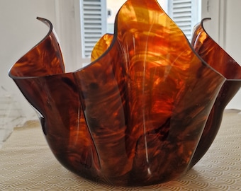 Lucite Mid century Vintage vase handkerchief lucite table centrepiece 1970s. Italy