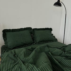Set di biancheria da letto con volant a righe: copripiumino e federe in 100% cotone
