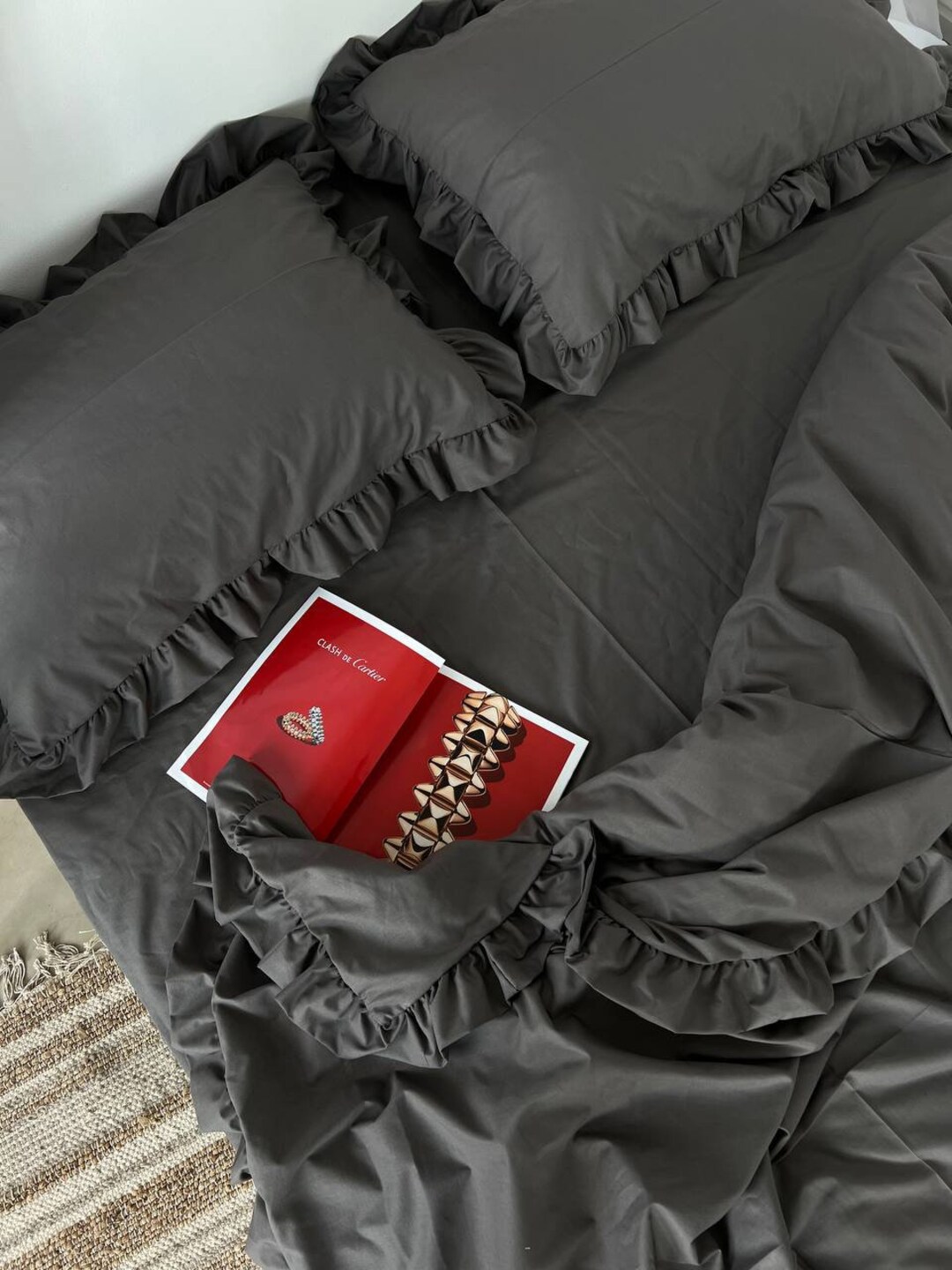 Classic Contrast Ruffle Bedding Set