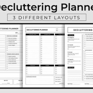 Pode incluir: Um planejador de organização em preto e branco com três layouts de página distintos. O texto inclui títulos como Decluttering Planner, 3 Different Layouts, Kitchen & Pantry, Bedroom & Wardrobe, Living Area & Media, Storage & Miscellaneous, Action Plan, Notes, To Donate, To Sell e Maintenance Strategy.