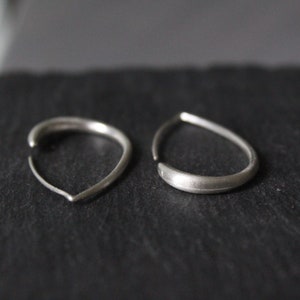Ovale Ohrringe, Sterling Silber kleine zarte Creolen, Geschenk für Freunde