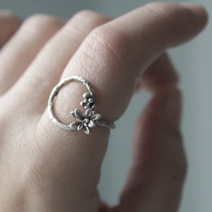 Sterling Silver Succulent Circle Ring - Nature Inspired Jewelry for Chic Elegance