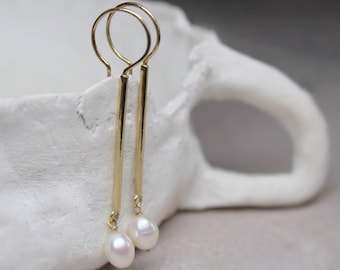 Boucles d'oreilles lingot en or 14 carats : longue gamme de perles, bijoux minimalistes
